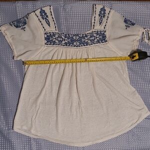 Lucky Brand Embroidered White and Blue Women's Top Size L